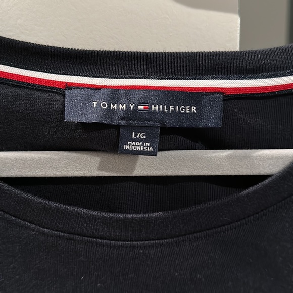 Tommy Hilfiger top - Picture 2 of 3